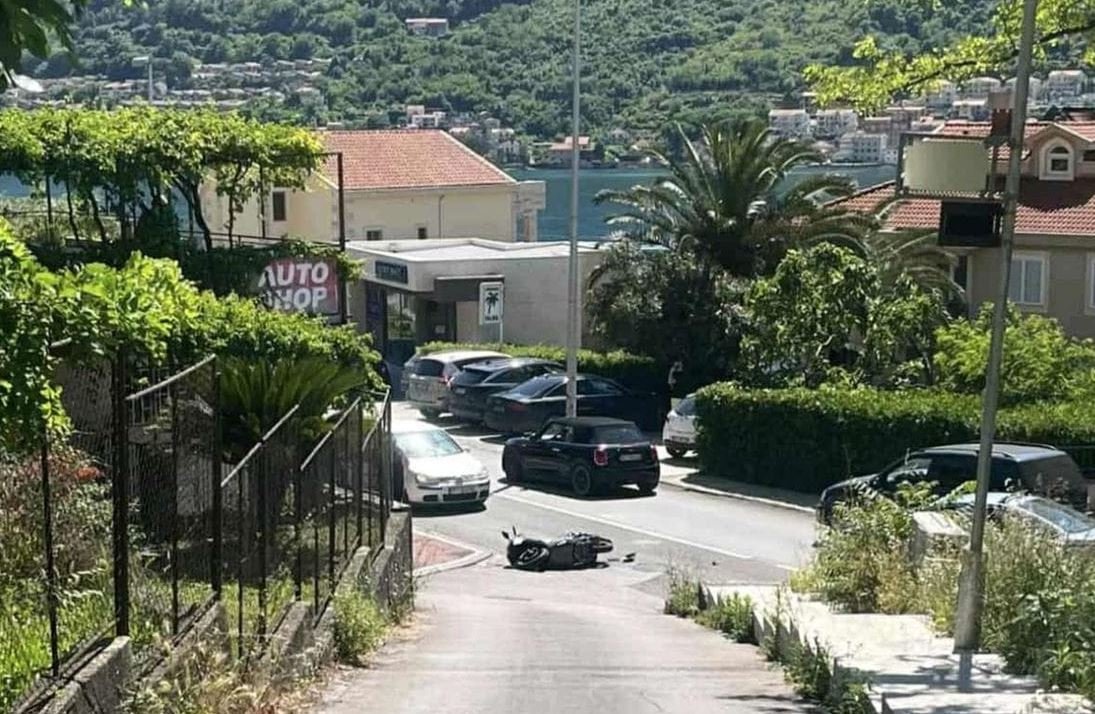 Oboren motociklista u Kotoru, transportovan u risansku bolnicu