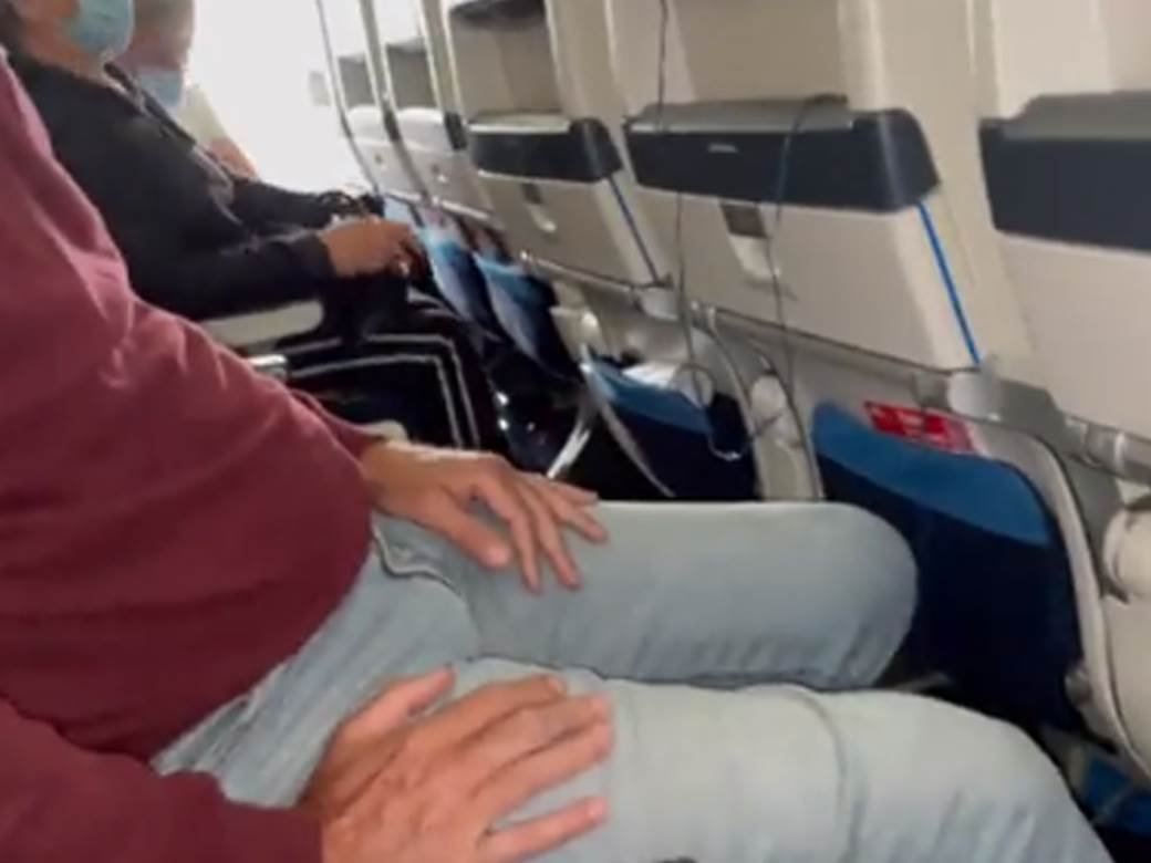 Haos zbog novog soja po aerodromima; Putnicima rečeno - ne smijete da izađete iz aviona