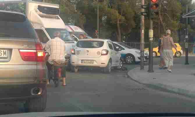 Udes na Zabjelu: Sudar kamiona i automobila