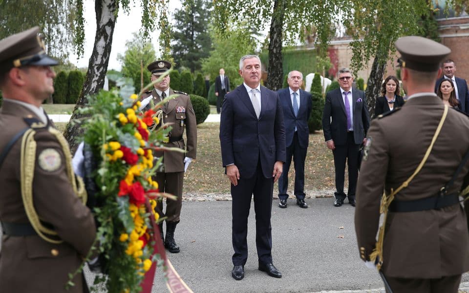 Đukanović položio vijenac na Zid boli