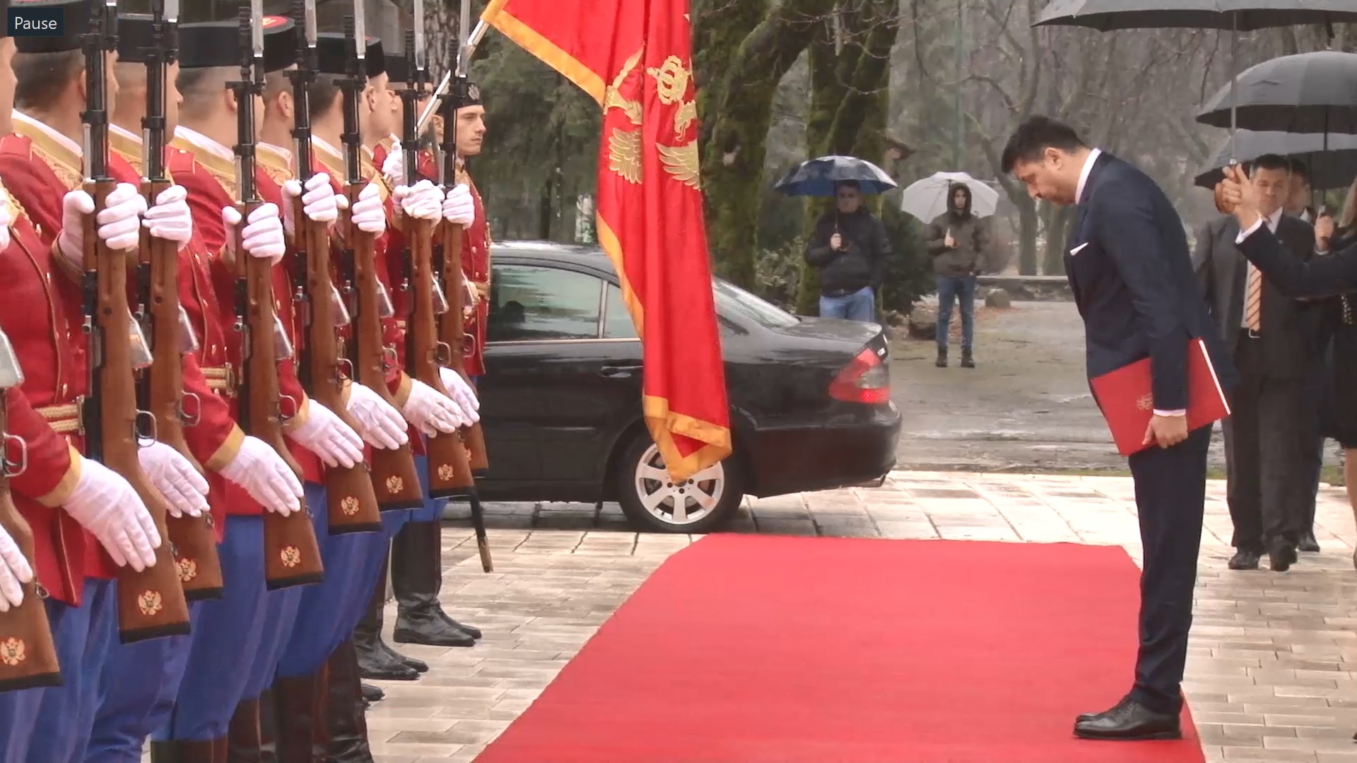 Uoči predaje agremana: Božović iskazuje poštovanje crnogorskoj zastavi