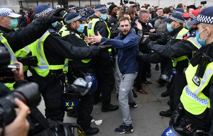 Protest u Londonu: Uhapšeno desetoro, povrijeđeni policajci