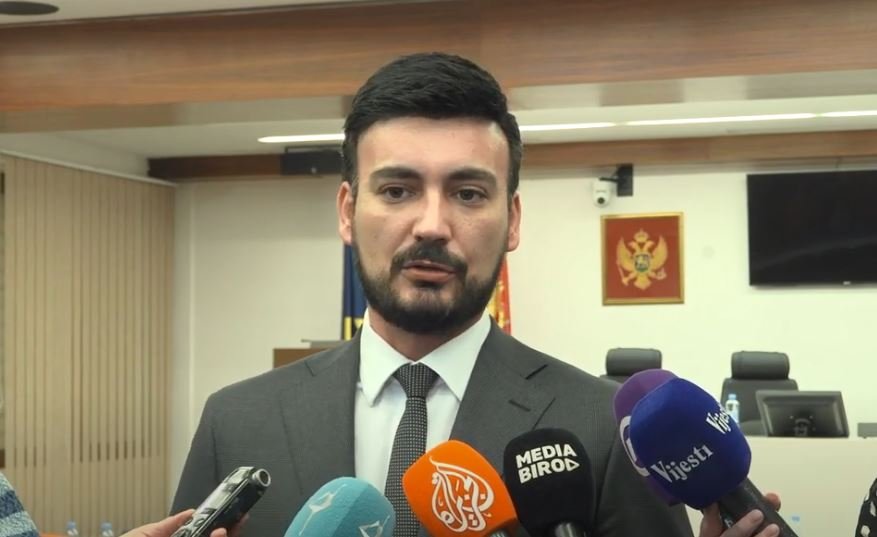 Jovanović: Politički intimus Andrije Mandića nudi DPS-u koaliciju u Budvi i mjesto predsjednika Opštine