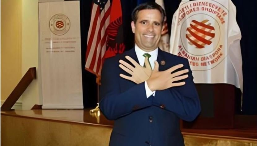 Budući šef CIA razočarao srpske tabloide