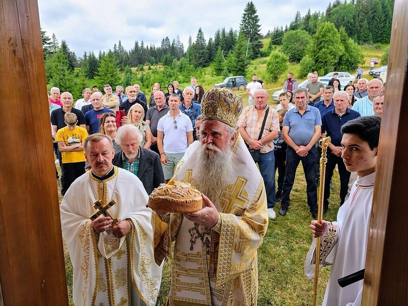 Joanikiju se osim istorije pomutila i geografija