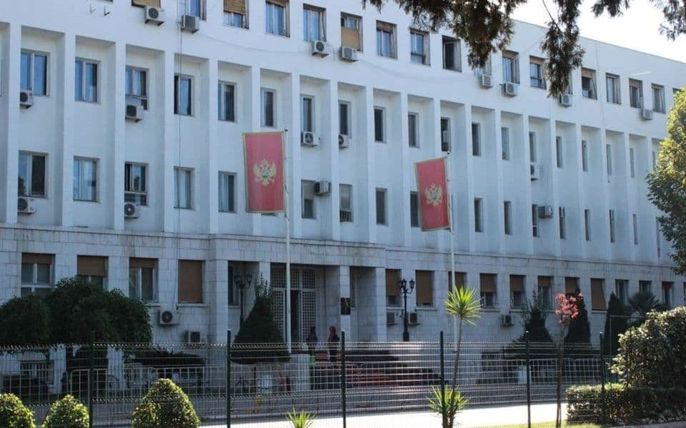 Požari ugašeni, "vatro-ubica" iz Emirata stiže danas