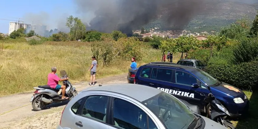 Zapalila se baraka iza Srednje stručne škole u Baru