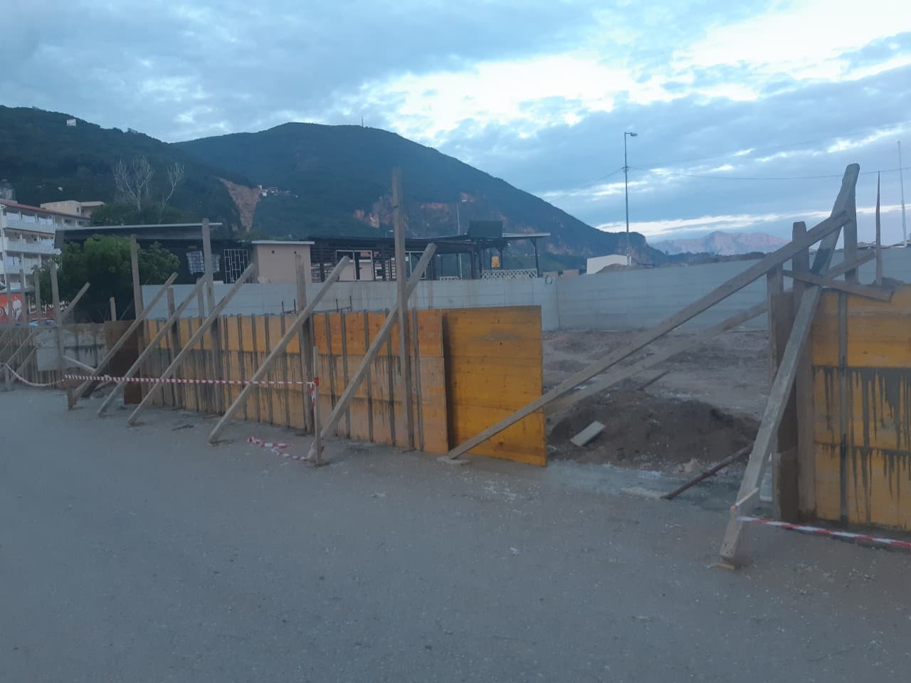 Dragan Buzdovan: Opština dozvolila gradnju bedema na dijelu moje parcele na Jazu