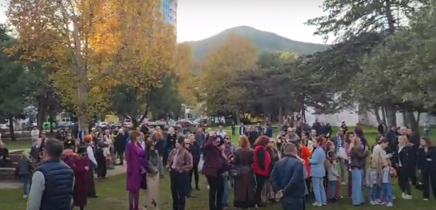 Protest zaposlenih u „Budvanskoj rivijeri“: Ne damo Slovensku plažu, ne damo budvanski turizam