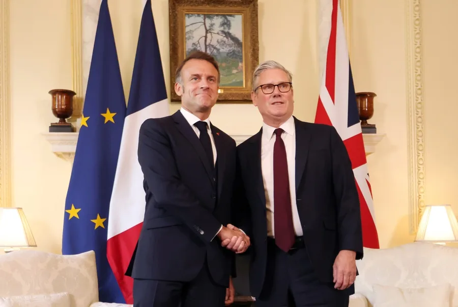 Starmer i Makron na samitu najavljuju dogovor o migracijama