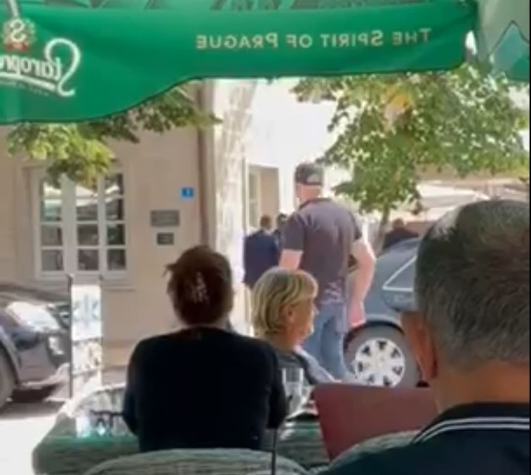 Zvižduci i uvrede za Abazovića na Cetinju
