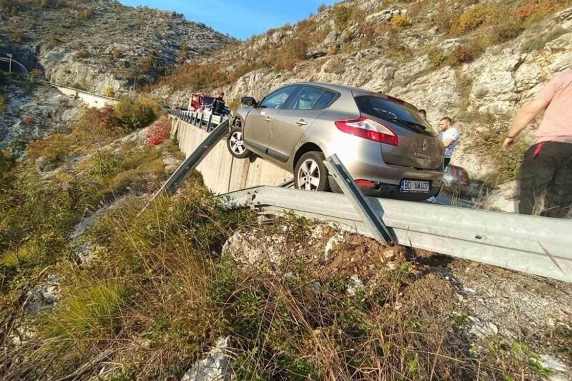 Nezgoda na putu Podgorica - Cetinje: Povrijeđena jedna osoba