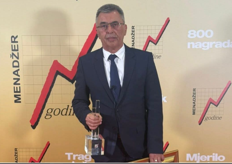 Odžić: Đukanović vjeruje da niko nije vidio da mu je nagradu uručio lično Mesić
