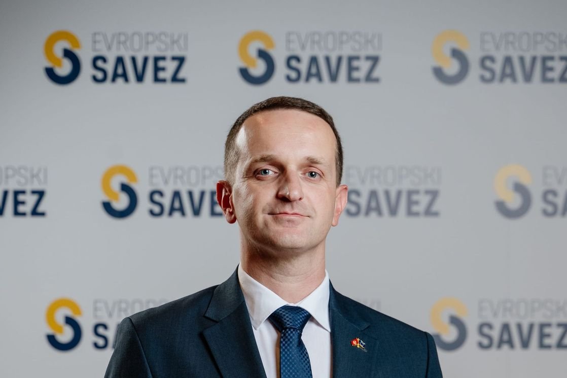 Đuričković: Ministar za kojeg niko ne zna obilazi ambasadora za kojeg nismo čuli