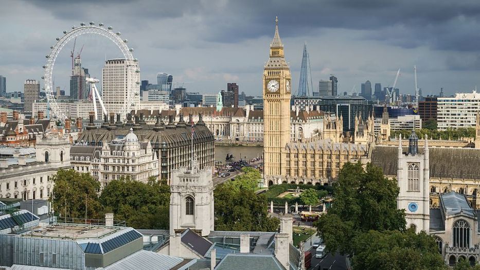 Britanija će primati samo visokokvalifikovane strance, ostale ako zateba