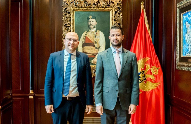 Milatović sa Saracinom: Politički akteri da dođu do rješenja koje bi okončalo aktuelnu ustavnu i parlamentarnu krizu