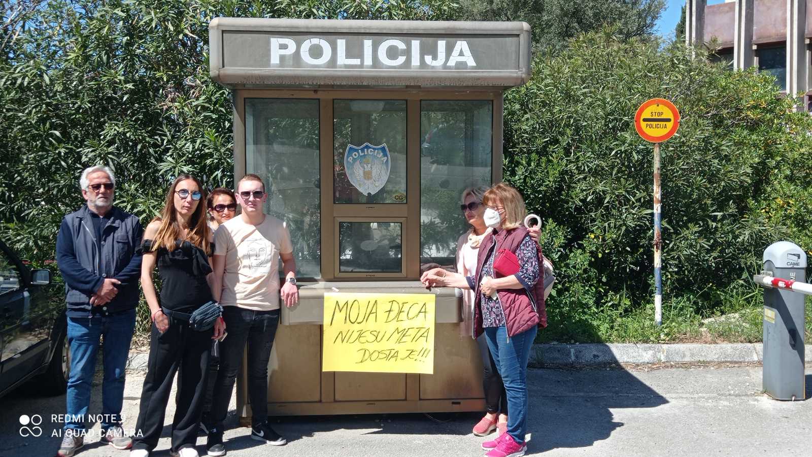Roditelji u Herceg Novom: Moja đeca nijesu meta, dosta je!
