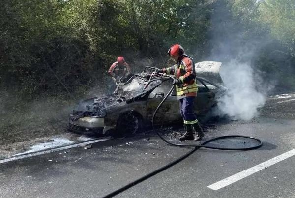 Požar na putničkom vozilu kod TE „Pljevlja“